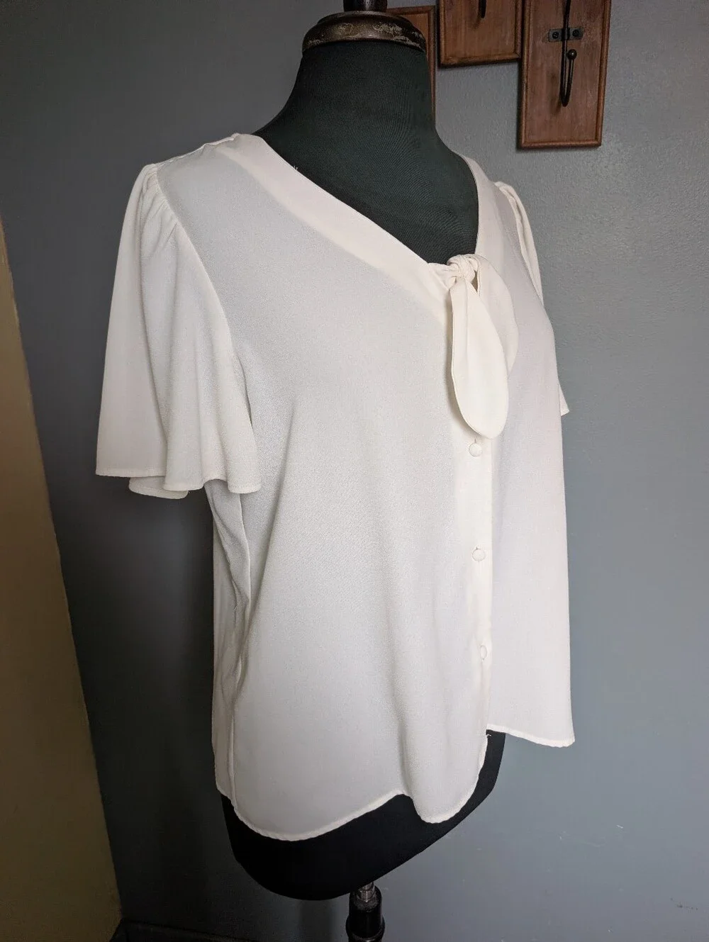 Lauren Conrad Flutter Sleeve Cream Tie-Neck Blouse - Picture 1 of 12